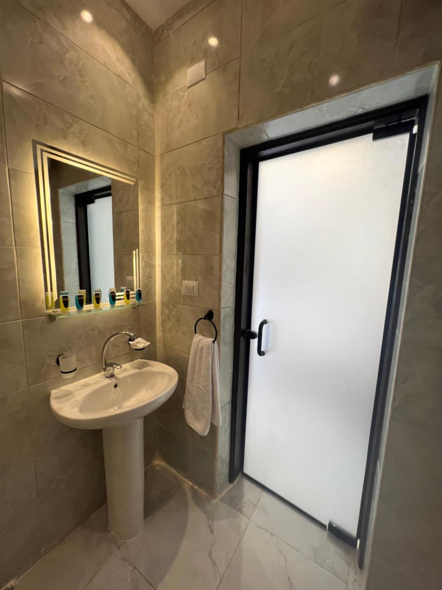 New Glamour Pyramids Hotel Kafret el-Gabal Exteriör bild