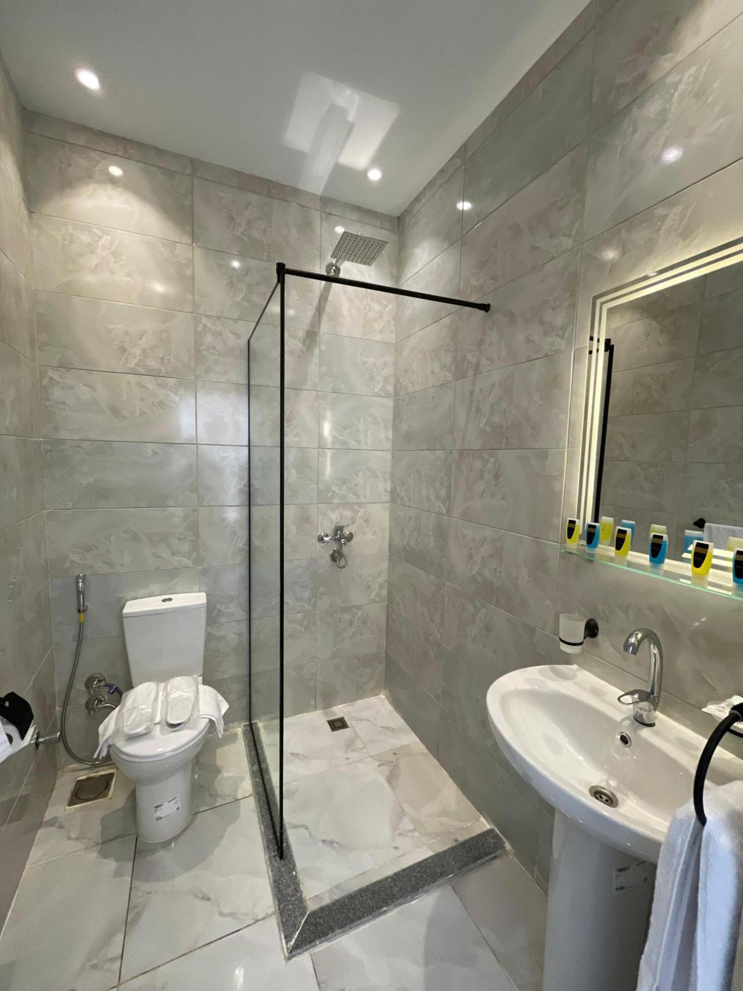 New Glamour Pyramids Hotel Kafret el-Gabal Exteriör bild