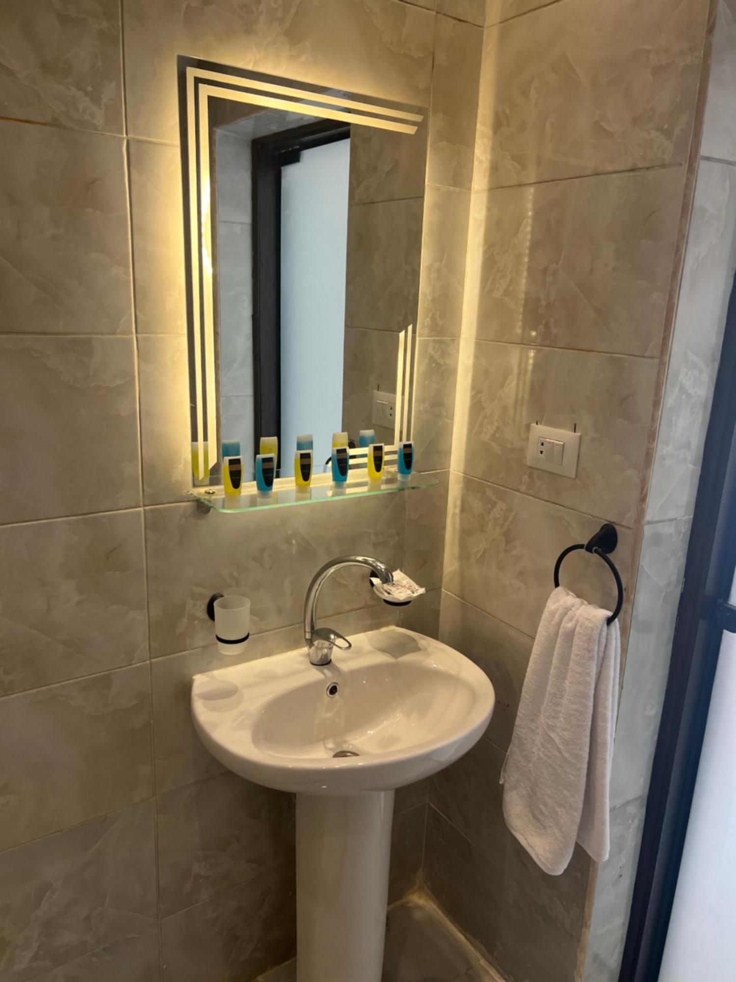 New Glamour Pyramids Hotel Kafret el-Gabal Exteriör bild