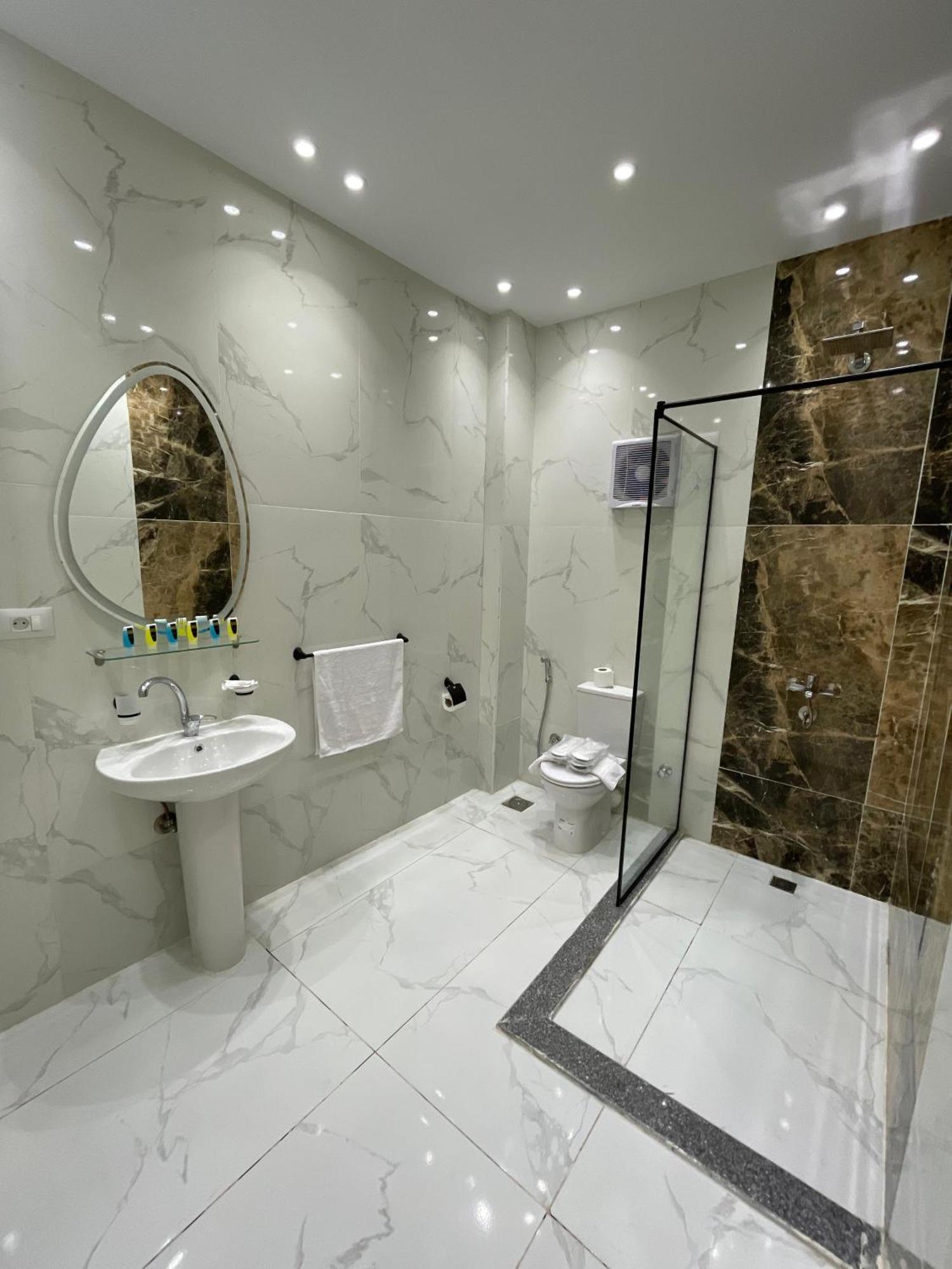New Glamour Pyramids Hotel Kafret el-Gabal Exteriör bild