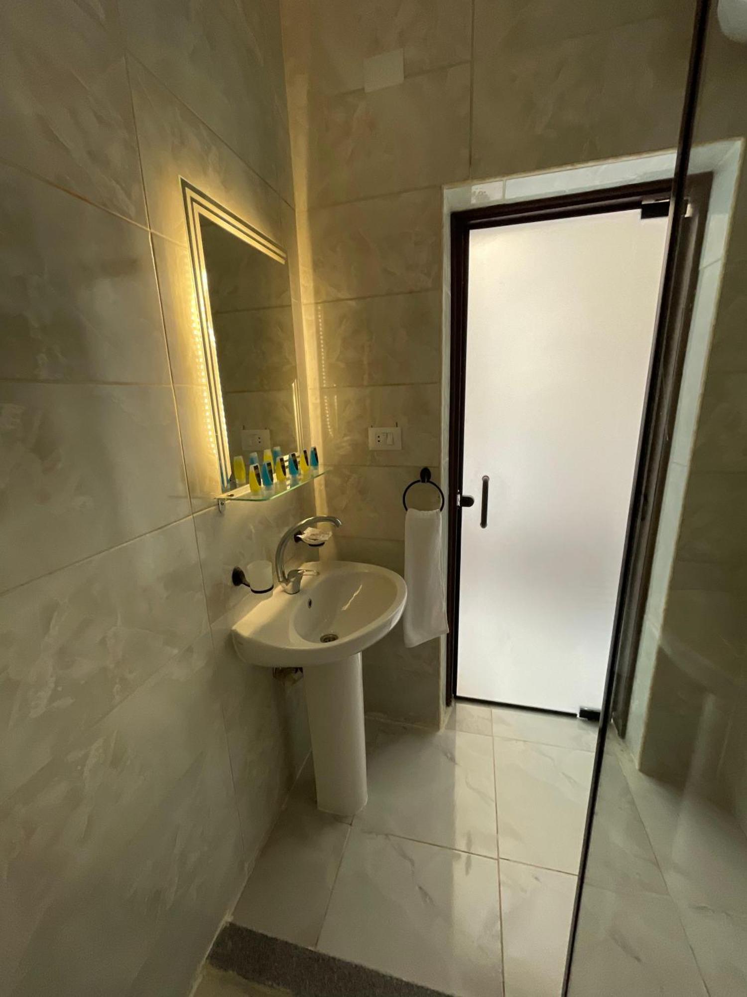 New Glamour Pyramids Hotel Kafret el-Gabal Exteriör bild